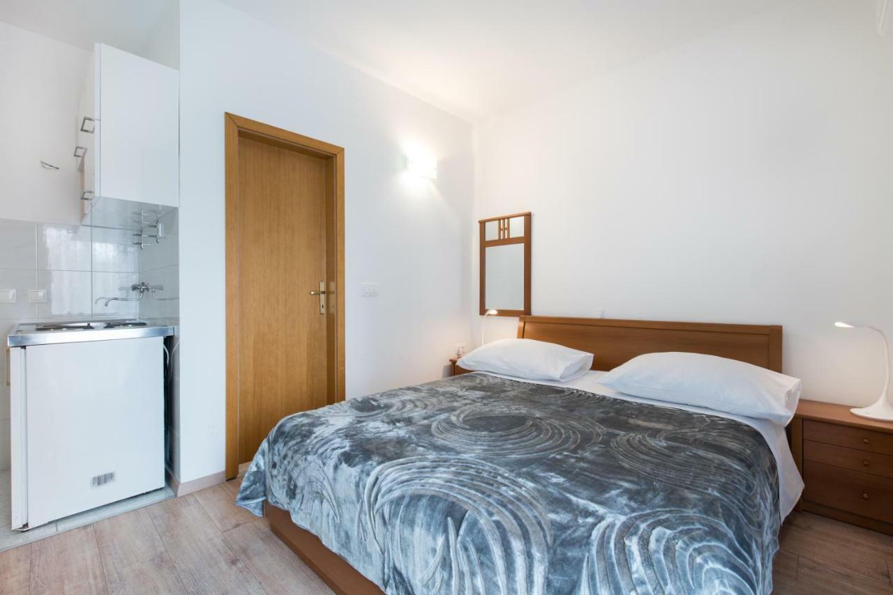 Beach Guesthouse Mediteran โปดสตรานา ภายนอก รูปภาพ
