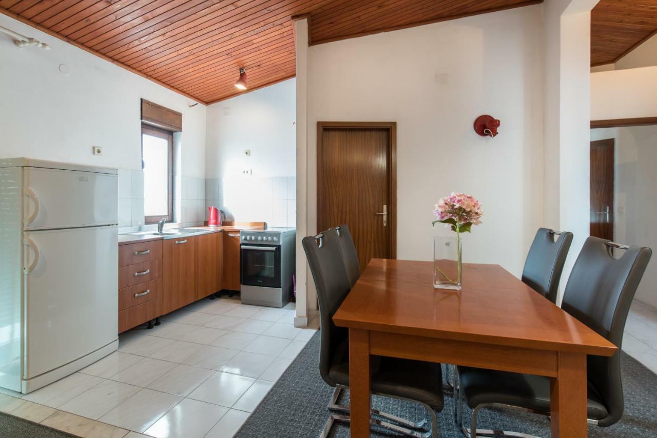 Beach Guesthouse Mediteran โปดสตรานา ภายนอก รูปภาพ